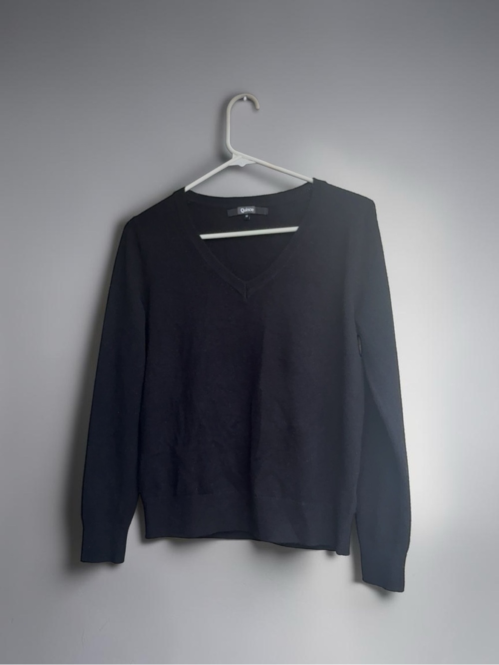 QUINCE Black Mongolian Cashmere V-Neck Sweater Size Medium